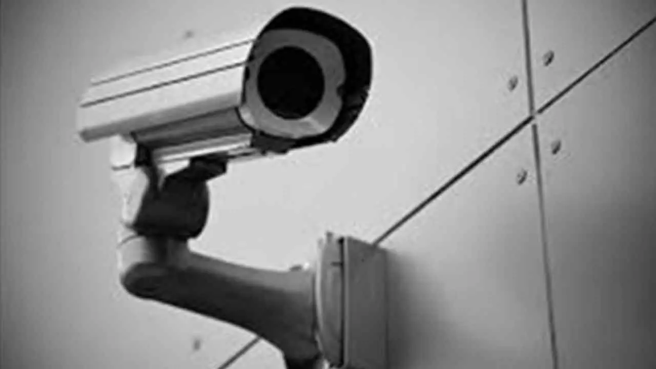 SC mulls involving IIT help for CCTV monitoring in police stations