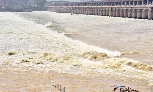 Prakasam barrage receives 3 lakh cusecs of floodwater