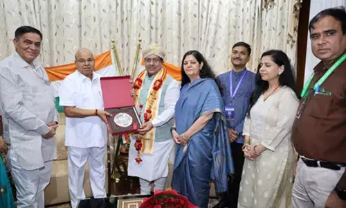 Speaker Vijender Gupta apprises Karnataka Governor of Delhi Assembly’s digital steps