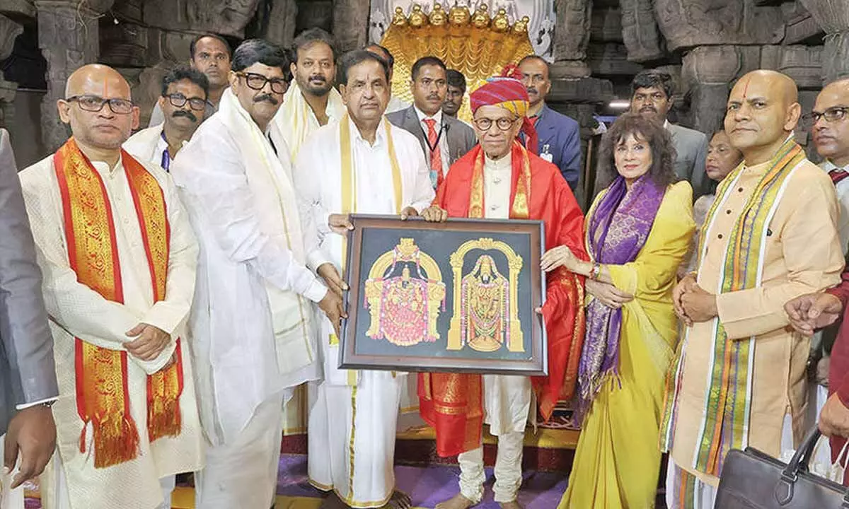 Mauritius PM offers prayers to Tirumala Balaji Mauritius PM offers prayers to Tirumala Balaji