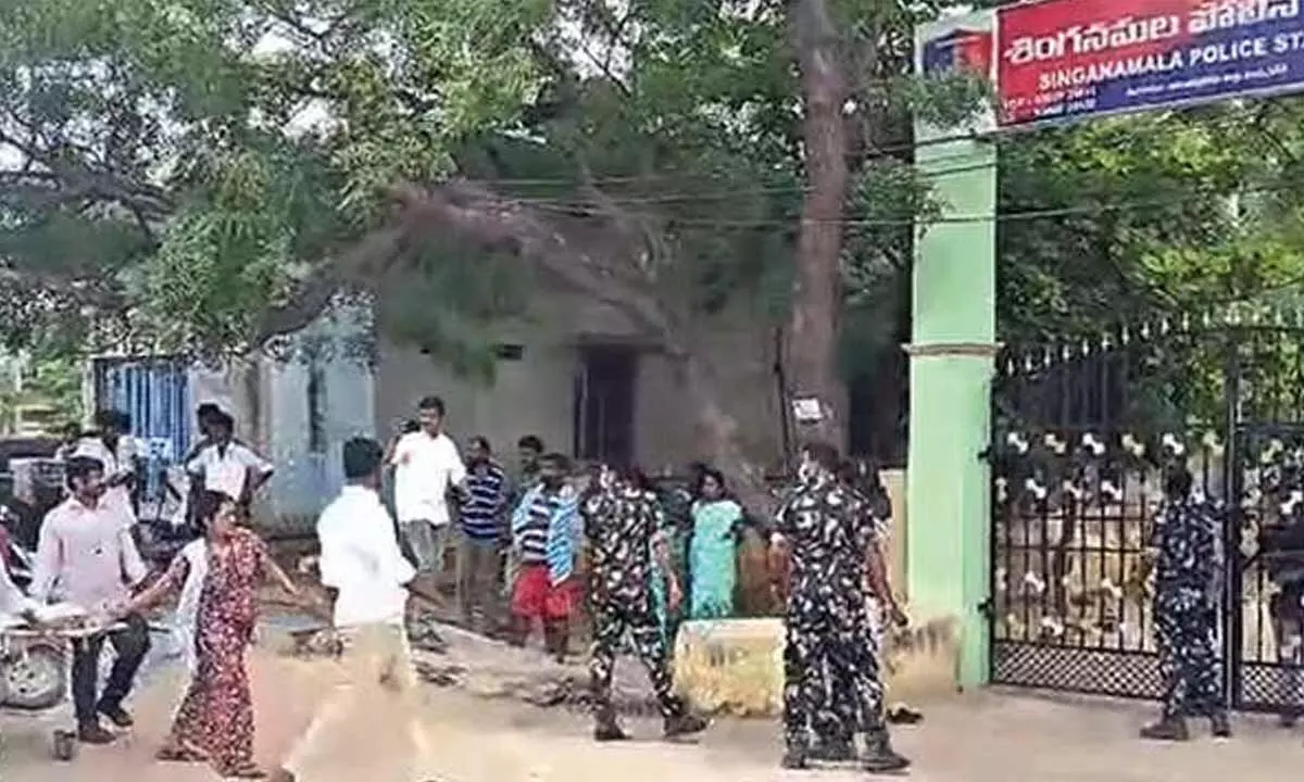 Man dies, family alleges police assault Man dies, family alleges police assault