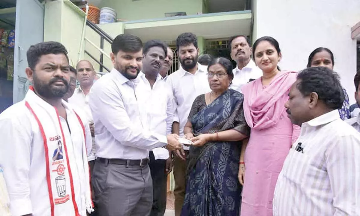 Smart rice cards distributed in Anantapur city