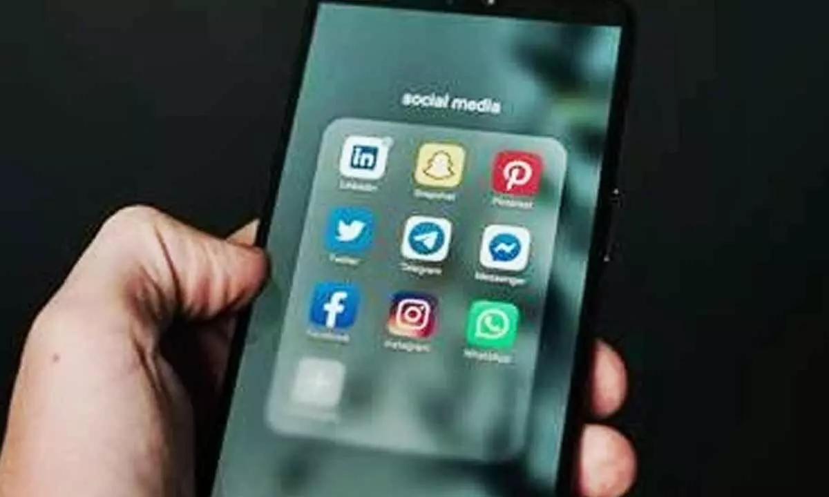 Social media platforms required to deactivate accounts of under-16s under Australian ban