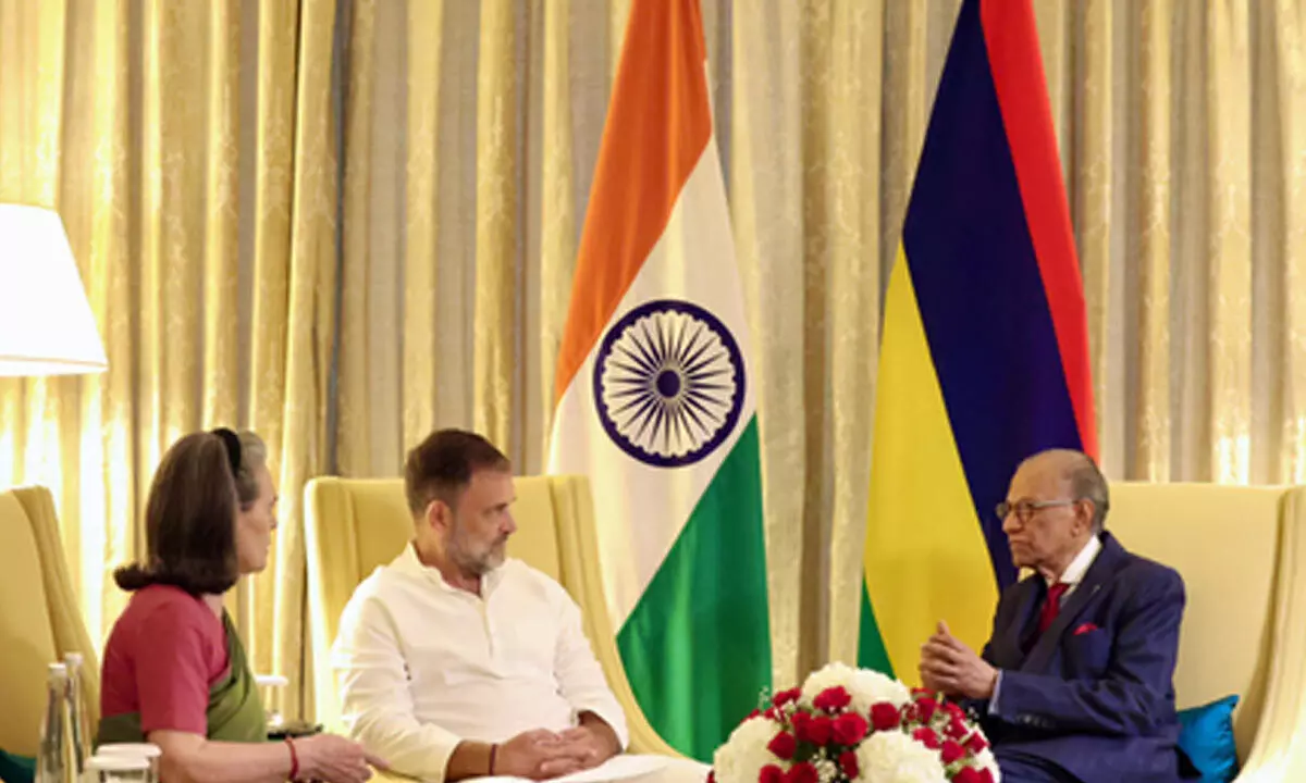 Sonia, Rahul Gandhi call on Mauritius PM Navinchandra Ramgoolam