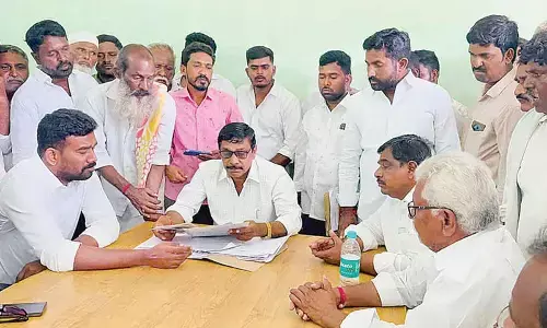 Paritala slams negligence in resolving revenue issues in Tadimarri