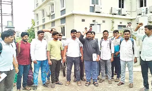 Govt playing with DSC candidates, alleges DYFI