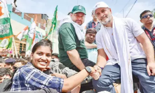 Voter Adhikar Yatra stirs Bihar: Crowds cheer, castes hold firm