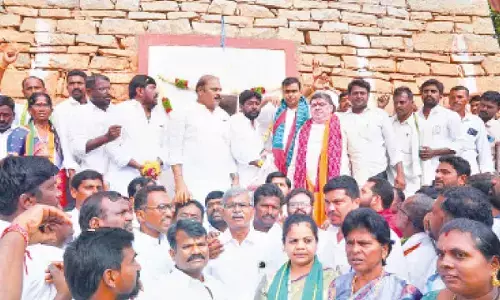 Ponnam pays homage to martyrs of Telangana Armed Struggle