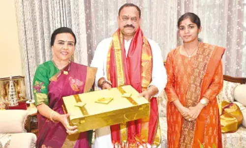 MLA, Jhansi grandly fete TPCC chief