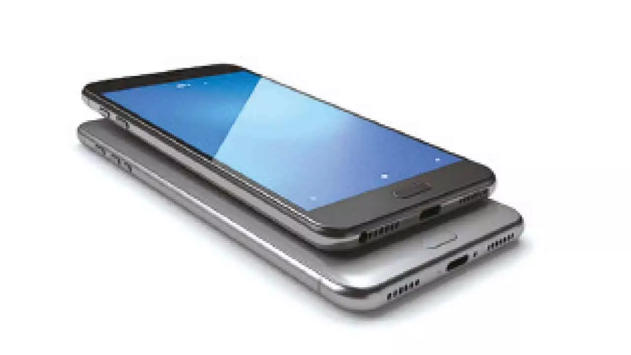 Smartphone exports zoom ahead by 55%