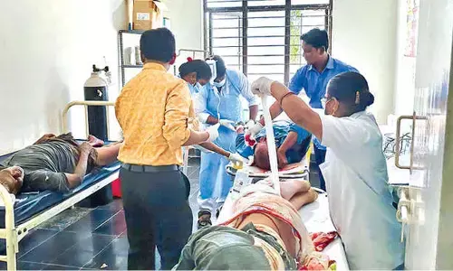 Auto-suv collision kills one, hurts six