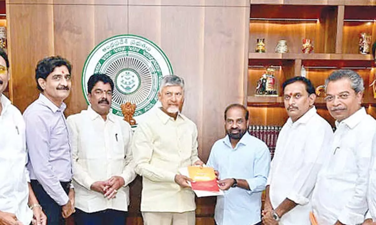 Naidu invited to Vijayawada Utsav Naidu invited to Vijayawada Utsav