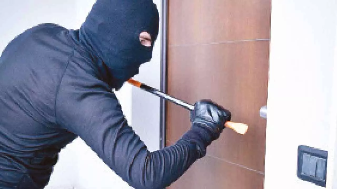 Juvenile detained for armed robbery in Delhi