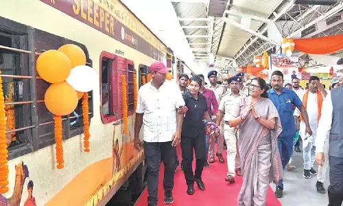 Pravati flags off pilgrimage tour for senior citizens