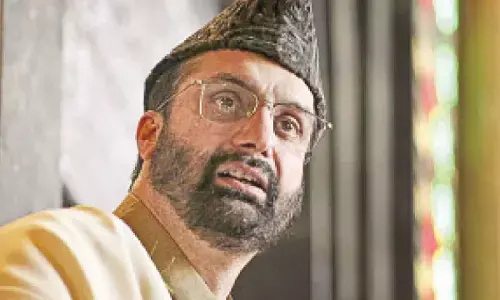 Mirwaiz claims house arrest, flays authorities