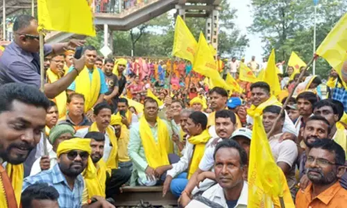 Kurmi agitators demanding tribal status block railway tracks at over 15 locations in Jharkhand