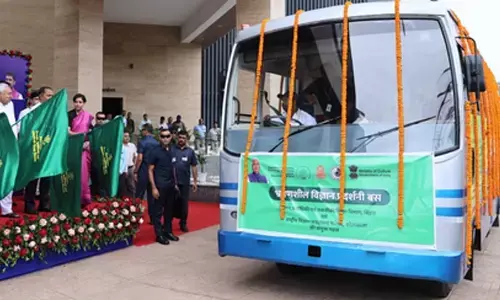 Nitish Kumar flags off science exhibition bus, inaugurates virtual reality theatre in Patna