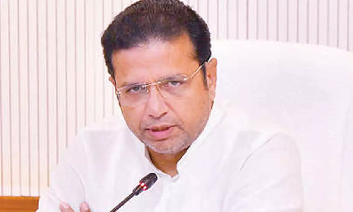 Minister Sridhar wants Centre to protect interests of Indians Minister Sridhar wants Centre to protect interests of Indians