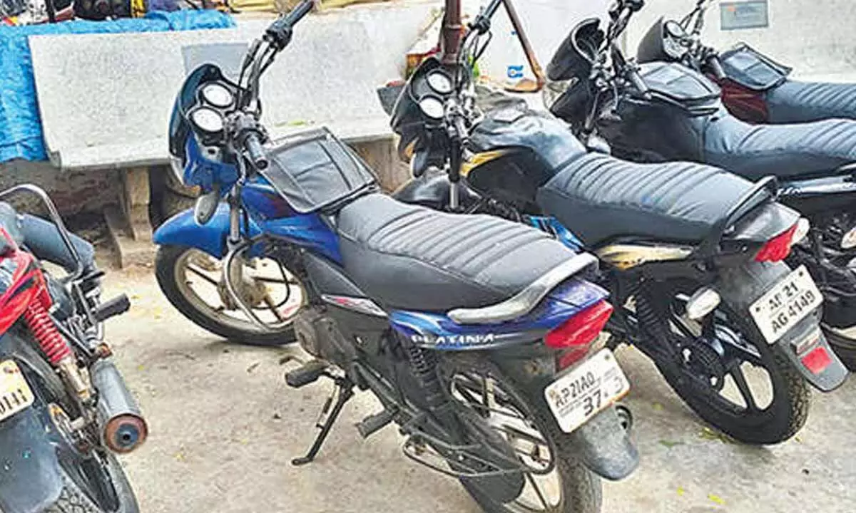 Constable suspended for selling seized vehicles