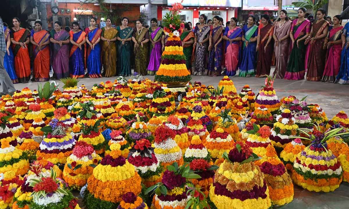 Bathukamma Festival Begins in Warangal With Floral Display