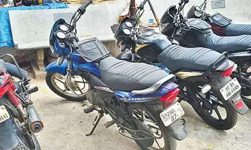 Constable suspended for selling seized vehicles