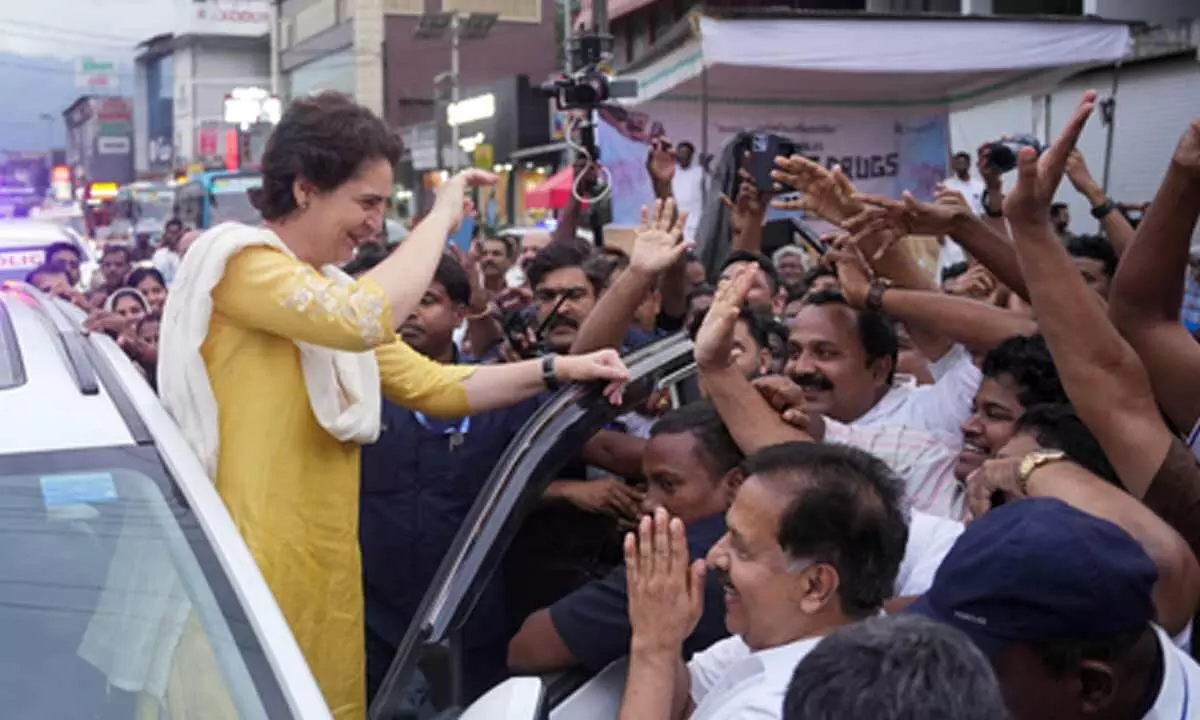 Sonia, Priyanka Gandhi surprise Ramesh Chennithala during anti-drug campaign in Wayanad