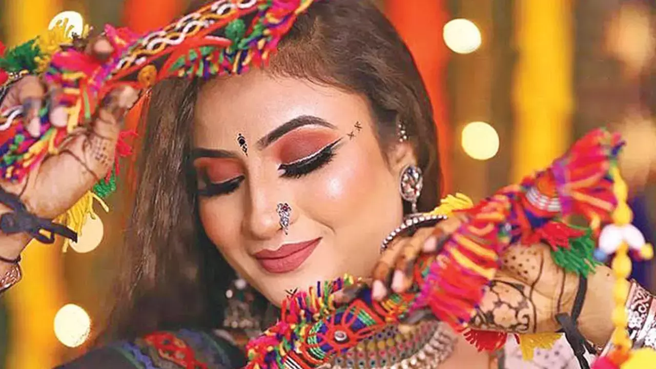 Glamorous festive look tips for navratri nights