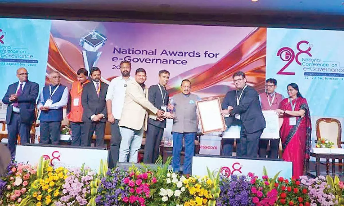 Union Minister heaps praise on AP govt for pioneering citizen-centric innovations Union Minister heaps praise on AP govt for pioneering citizen-centric innovations