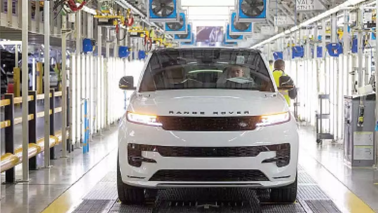 JLR extends production halt until Oct 1 over cyberattack JLR extends production halt until Oct 1 over cyberattack