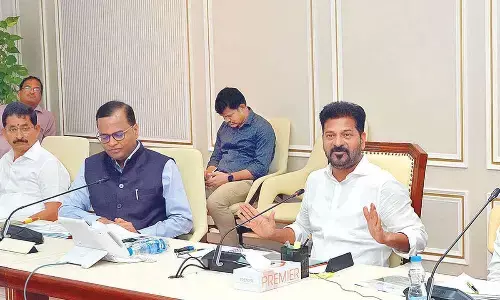 CM prods babus to hasten land acquisition for highway projects