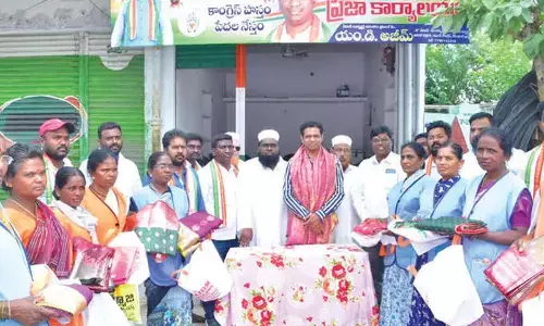 Sarees distributed to sanitation workers