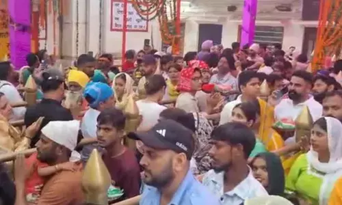 Himachal Pradesh: Devotees throng Naina Devi temple on second day of Navratri festivities