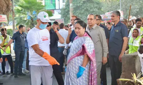 CM Rekha Gupta, ministers partake in cleanliness drive, remove garbage from Ring Road