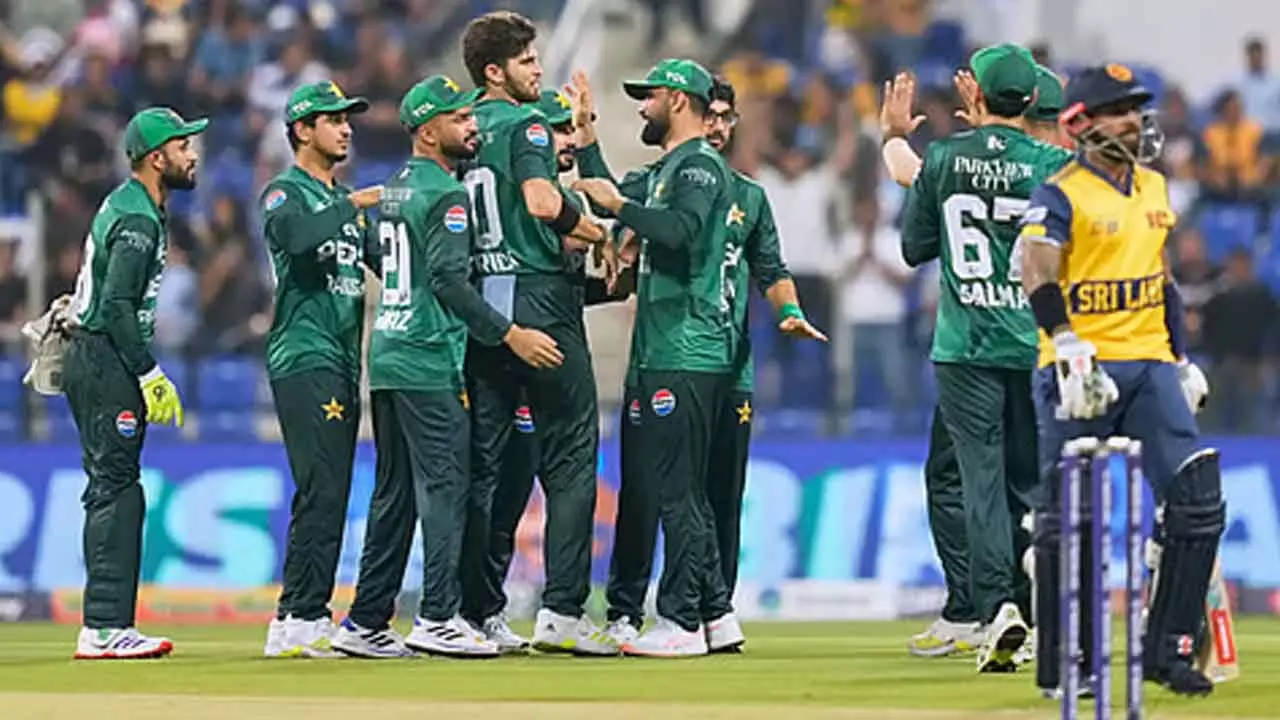 Pak fight past Lanka by 5 wkts to stay afloat