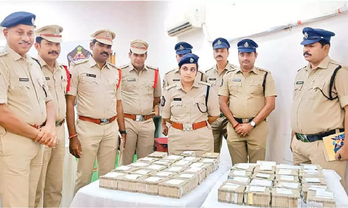 Four-member gang arrested, Rs 2 cr cash recovered
