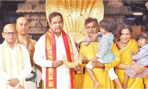 TG MP Konda Visweswar donates ornament to TTD