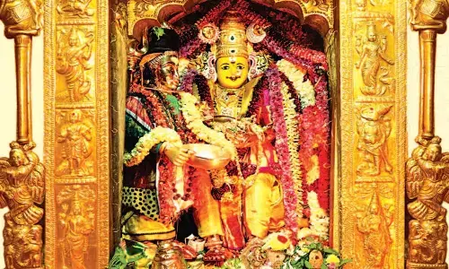 Durga adorned in Sri Annapurna Devi Avataram