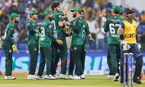 Pak fight past Lanka by 5 wkts to stay afloat