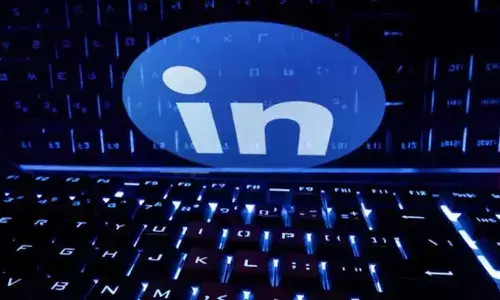 LinkedIn Updates Privacy Policy: Microsoft to Access User Data for AI Training and Ads from November 3