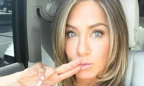 Jennifer Aniston reveals whom she calls in times of distress