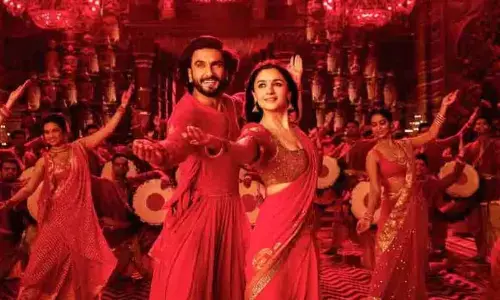 Durga Puja 2025 Playlist: Bollywood Hits to Elevate Your Pandal Hopping Instagram Stories