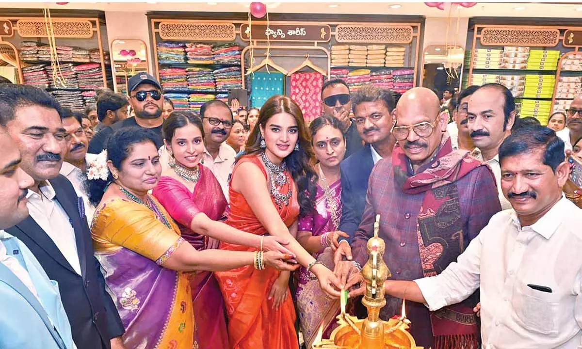 Vastralaya Shopping Mall launched in Kurnool Vastralaya Shopping Mall launched in Kurnool