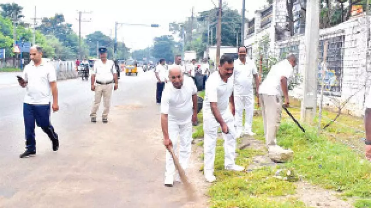 CRPF Group Centre organises ‘shramdaan’ campaign CRPF Group Centre organises ‘shramdaan’ campaign