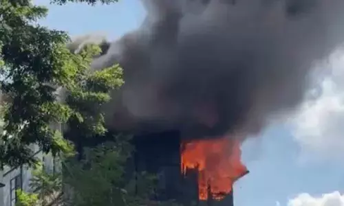 Major Fire Engulfs Guest House In Kolkatas Anawar Shah Road Area