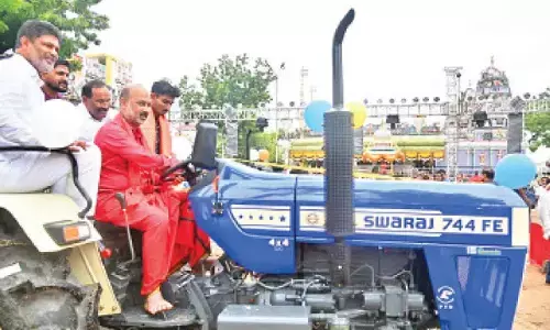 Bandi Sanjay urges citizens to buy Swadeshi products