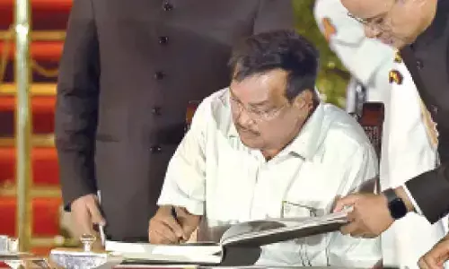 Paatil leads Swachhata Hi Seva drive in Delhi