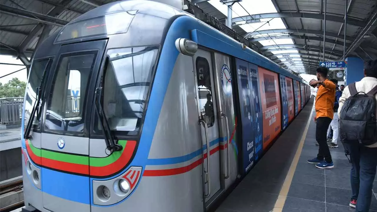 Govt weighing options to run metro rail smoothly