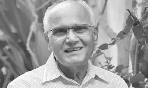 Union Minister attends final rites of Bhyrappa