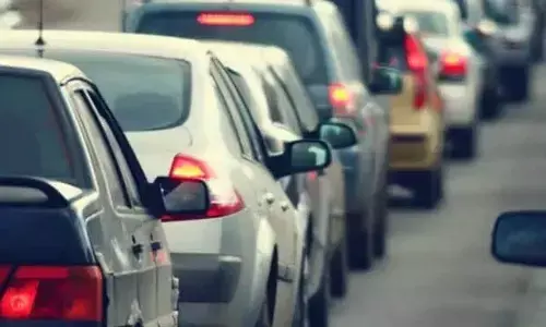 Hyderabad Traffic Update: Heavy Traffic in Begumpet During Peak Hours