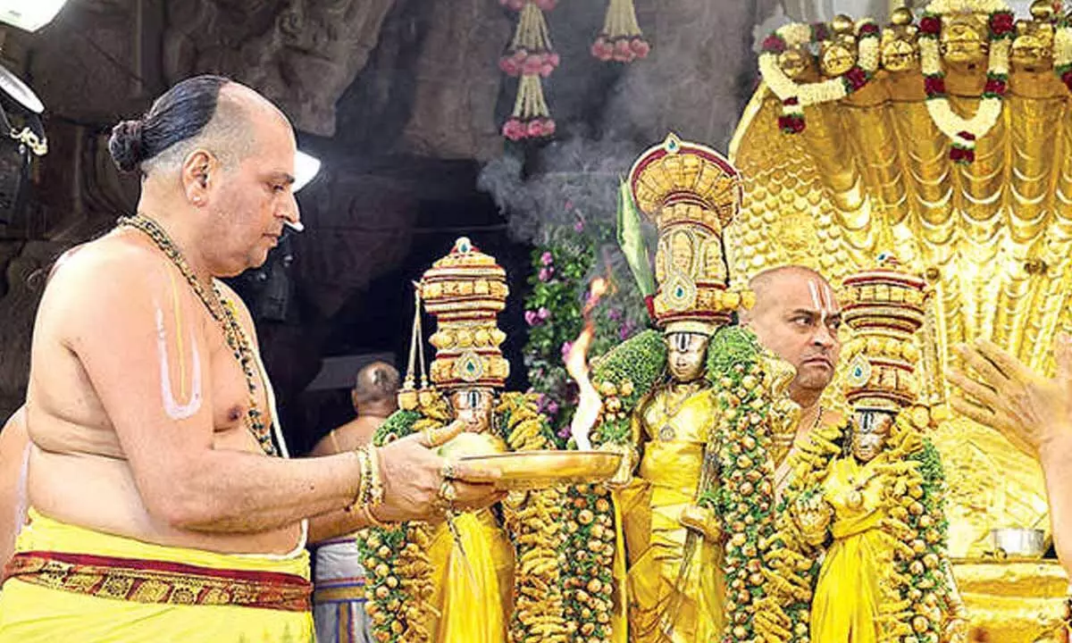 Dry fruits, turmeric stalk garlands stand out as special attractions Dry fruits, turmeric stalk garlands stand out as special attractions